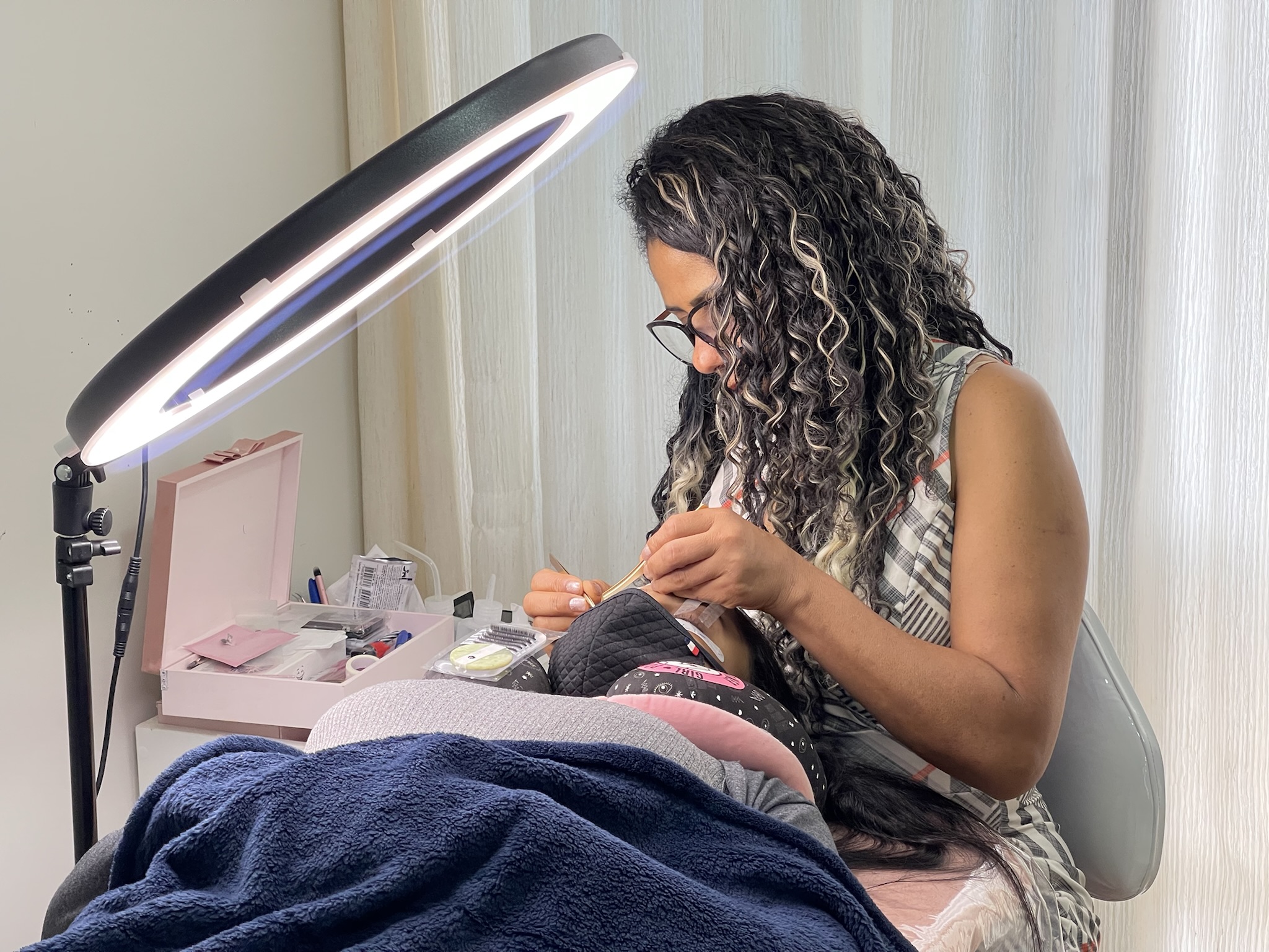 Curso de extensão de cílios — Amor IN Beauty