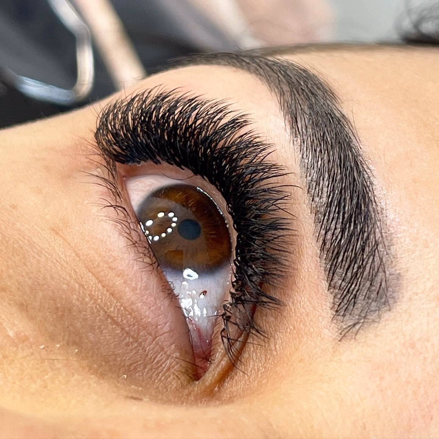 Extensão de cílios fio a fio — Amor IN Beauty