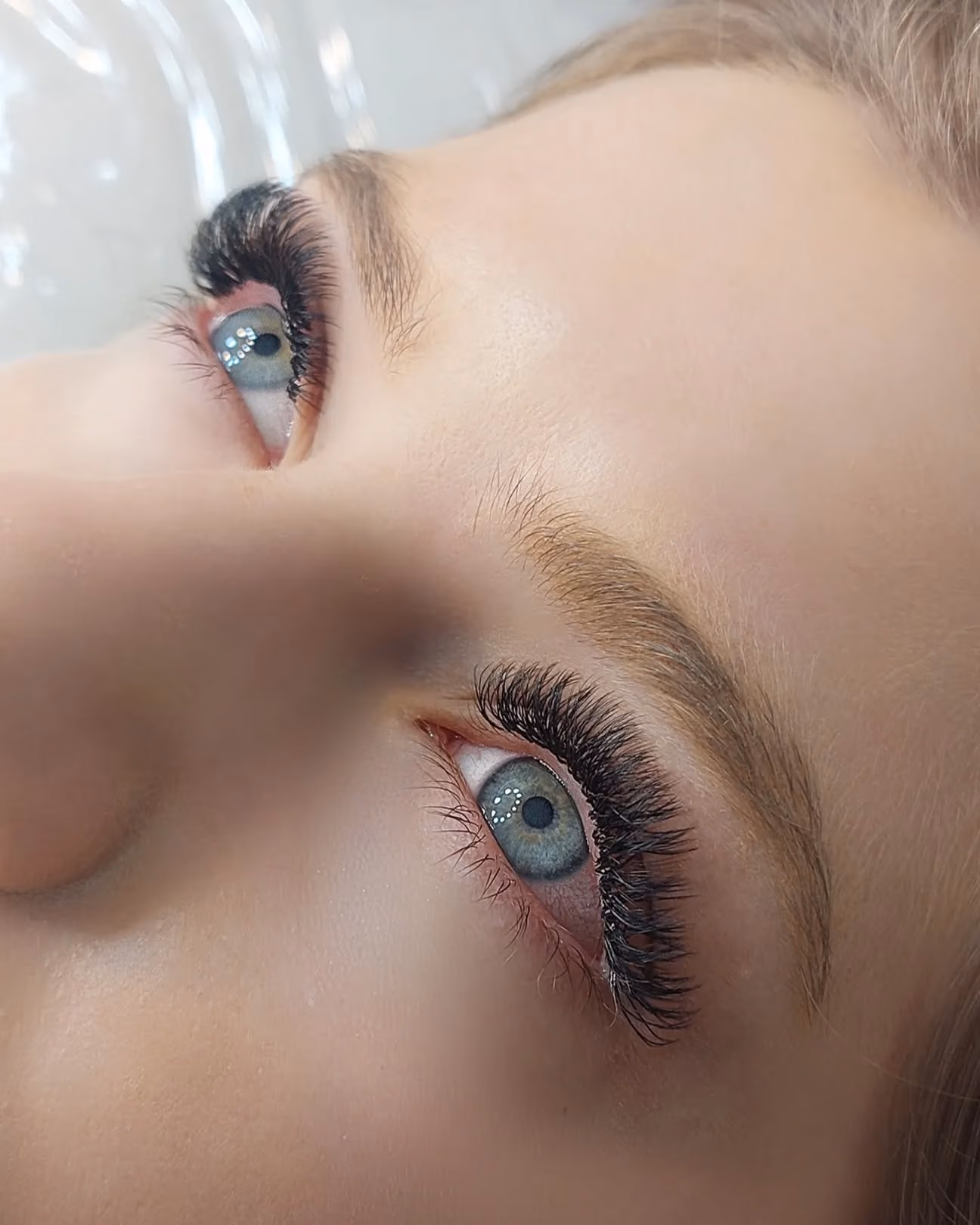 Extensão de cílios volume Amorim — Amor IN Beauty